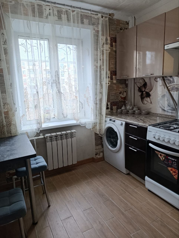 Сдается 2-комнатная квартира, г.Мариуполь, пр.Металлурнов, парк имени Гурова